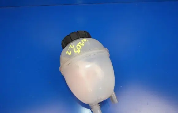 Mercedes-Benz C W205 Coolant expansion tank/reservoir A2225000549