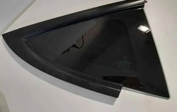 Tesla Model Y Rear side window 43R011570 E008666 DG110000