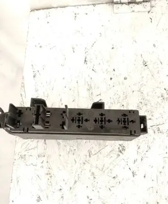 Opel Vectra C Relay mounting block GF10GB20