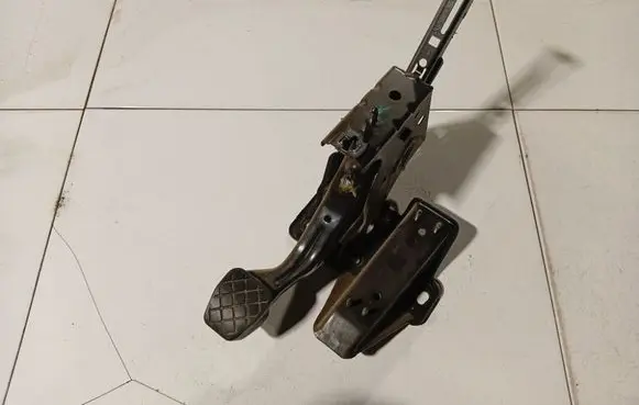 Skoda Octavia Mk1 (1U) Clutch pedal 