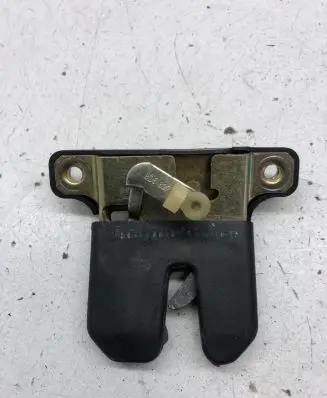 Audi A4 S4 B5 8D Tailgate/trunk/boot lock/catch/latch 8D5827505