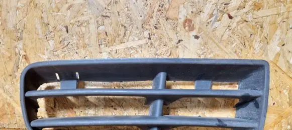 Volkswagen PASSAT B4 Front bumper lower grill 242509