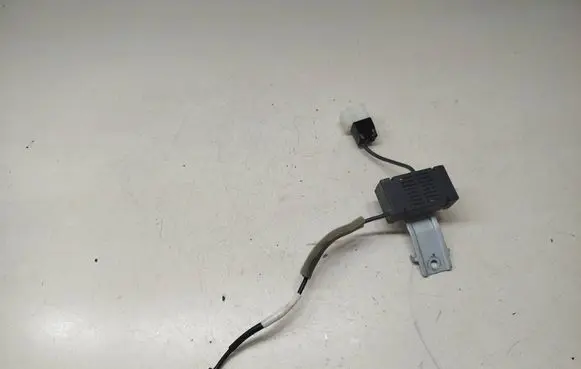 Subaru Outback (BS) Aerial antenna amplifier 