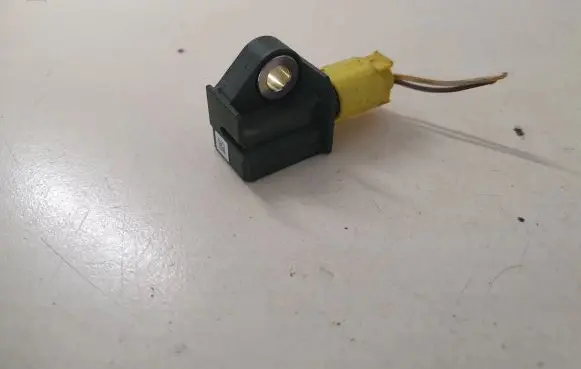Mercedes-Benz C W204 Airbag deployment crash/impact sensor A1729056000
