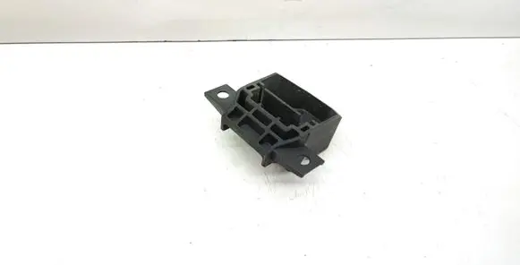 BMW 3 E90 E91 Radiator mount bracket 7591647