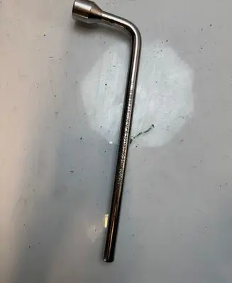 Mercedes-Benz ML AMG W164 Wheel nut wrench 2215810001