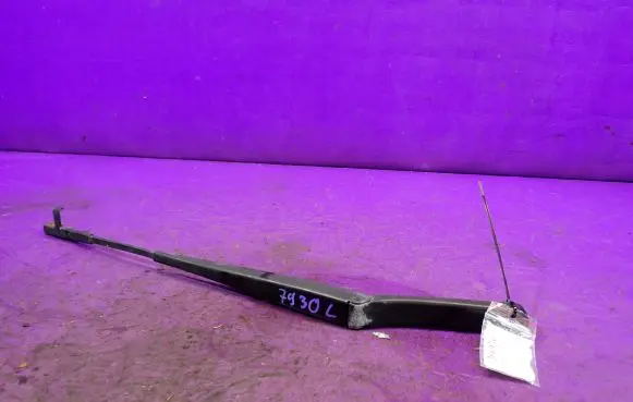 Front wiper blade arm