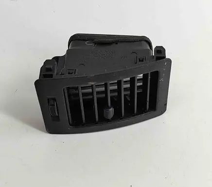 Toyota Hilux (AN10, AN20, AN30) Dashboard air vent grill cover trim 556860K011 556600K051