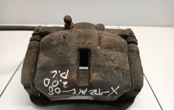 Nissan X-Trail T31 Front brake caliper