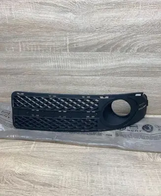 Volkswagen PASSAT B5 Front bumper lower grill 5X0853666A