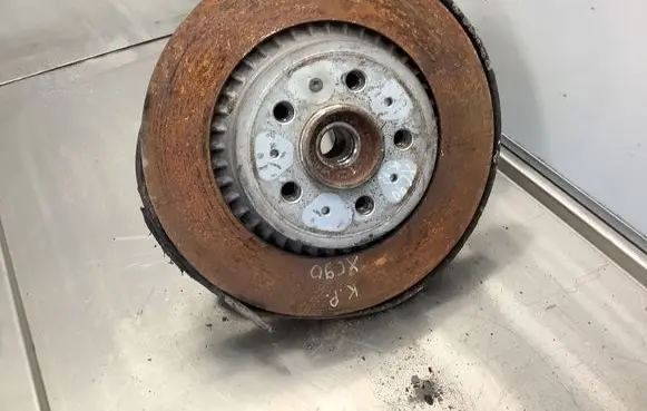 Volvo XC90 Front wheel hub 