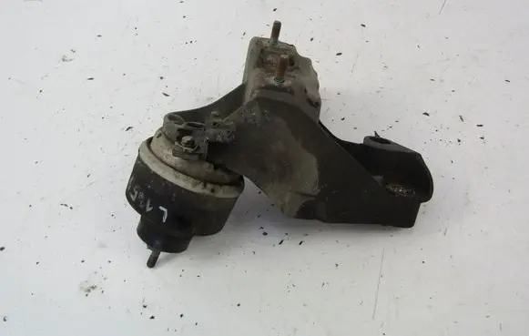 Audi A4 S4 B5 8D Engine mounting bracket 