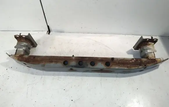 Toyota Avensis T250 Front bumper cross member