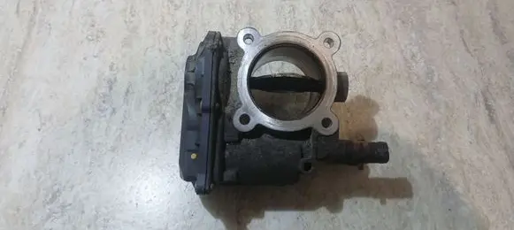 Toyota Avensis T270 Throttle valve 261000R020