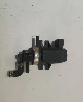 Audi A4 S4 B5 8D Valve vacuum 72190320 1H0906627
