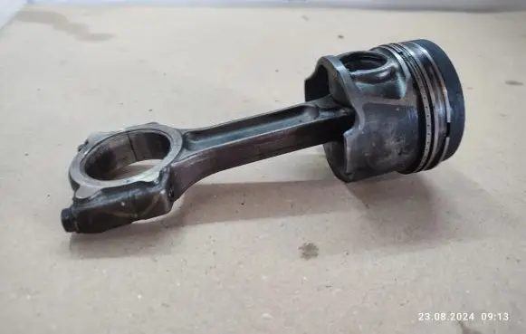 Piston with connecting rod