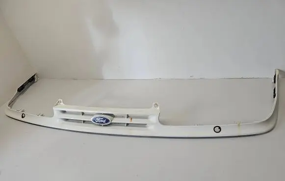 Ford Sierra Front grill 92GG8A133AGW 926G8200