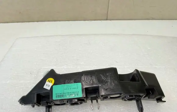 MG Marvel R Front bumper mounting bracket 10992983