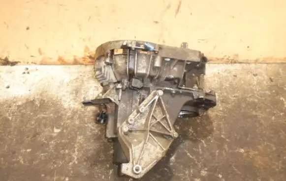 Renault Laguna I Manual 4 speed gearbox JB3910