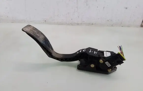 Hyundai H-100 Accelerator throttle pedal