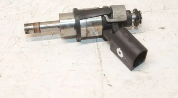 Skoda Octavia Mk2 (1Z) Fuel injector 06F906036 0261500014