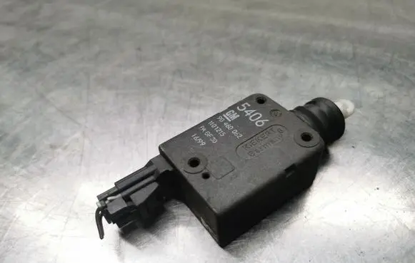 Opel Astra G Central locking motor 90460062