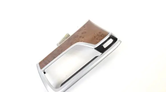 Dashboard glove box trim