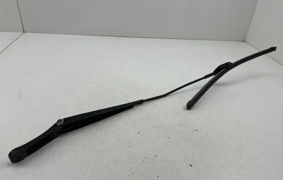 Volkswagen Golf V Windshield/front glass wiper blade 