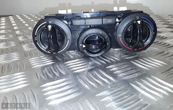 Peugeot 208 Climate control unit 96722486ZD E1063071