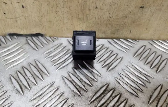 Land Rover Discovery 3 - LR3 Seat heating switch YUF500120PVJ