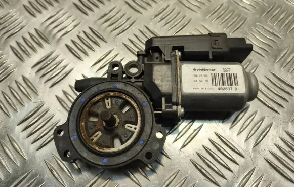 Hyundai Sonata Front door window regulator motor 401360 400897