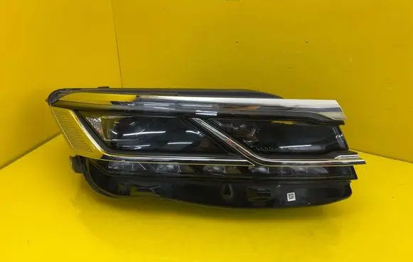 Volkswagen Touareg III Headlight/headlamp 761941082