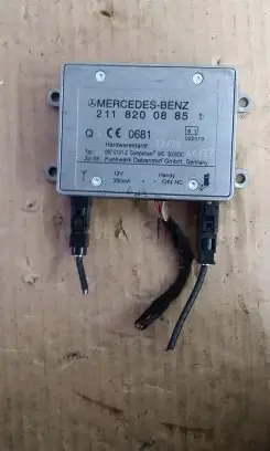 Mercedes-Benz E W211 Antenna control unit 2118200885