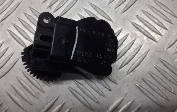 Ford C-MAX I Air flap motor/actuator 3M5H-19E616-AB
