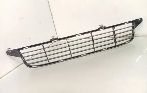 Toyota Avensis T270 Front bumper lower grill 5311205080