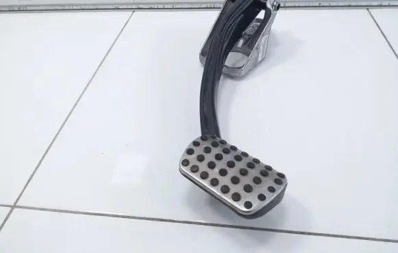 Mercedes-Benz R W251 Brake pedal A2512901801