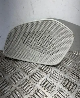 Volvo XC90 Dash center speaker trim cover 31389992