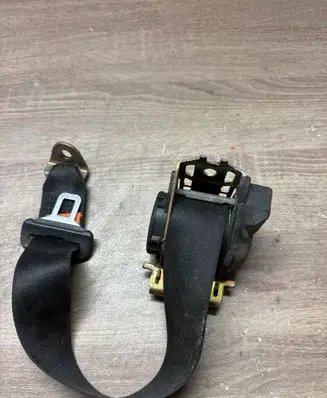 BMW 3 E30 Rear seatbelt 16398