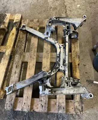 BMW 7 E65 E66 Front subframe 6752293 6752295