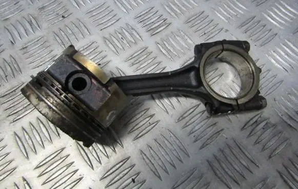 Hyundai Accent Piston with connecting rod