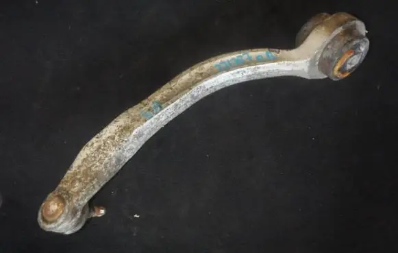 Volkswagen PASSAT B5 Front control arm 4D0407696J