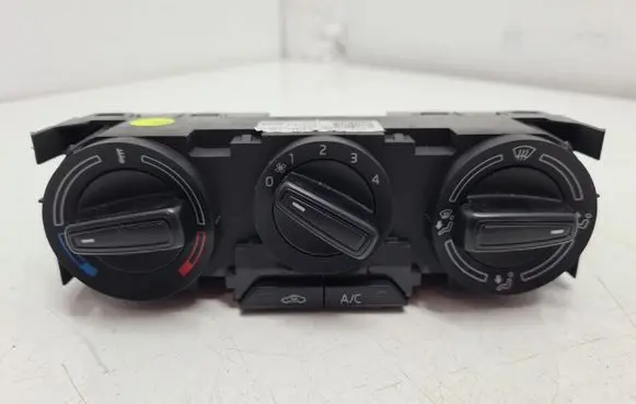Skoda Fabia Mk3 (NJ) Climate control unit 6V0820045C