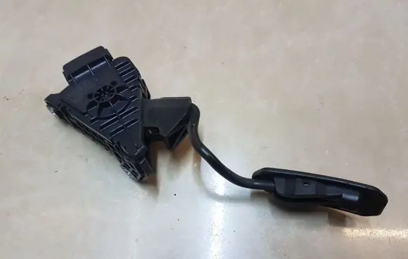 Toyota Prius (XW20) Accelerator throttle pedal 7812047040 1988003120