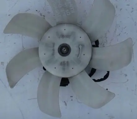 Toyota Avensis T250 Air conditioning (A/C) fan (condenser) 3246635