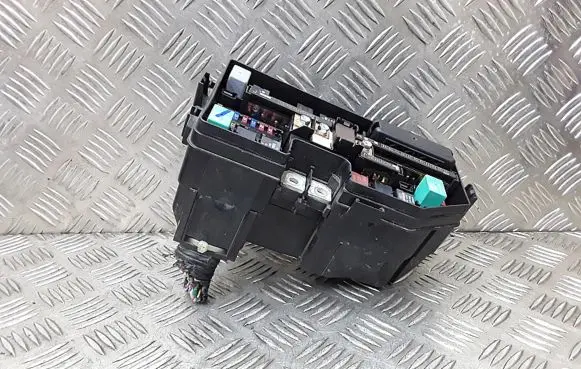 Honda Civic IX Fuse module tv2e010