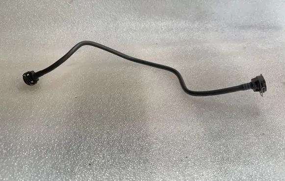 Engine coolant pipe/hose