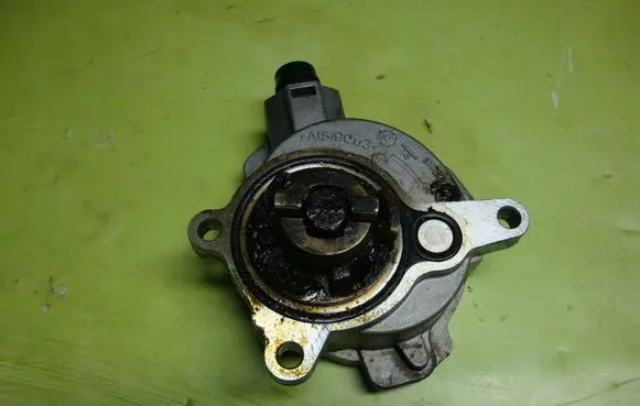 Ford Focus Vacuum pump BB5E2A451BD