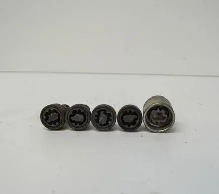 Seat Exeo (3R) Anti-theft wheel nuts and lock 
