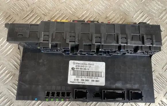 Mercedes-Benz CLK A209 C209 Fuse module 2095450101 5DK00848610 000021701
