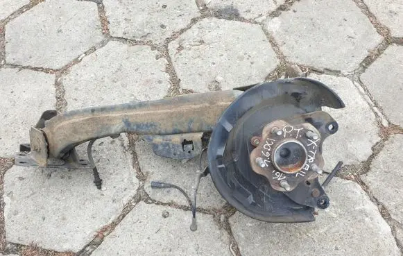 Nissan X-Trail T32 Rear wheel hub spindle/knuckle 
